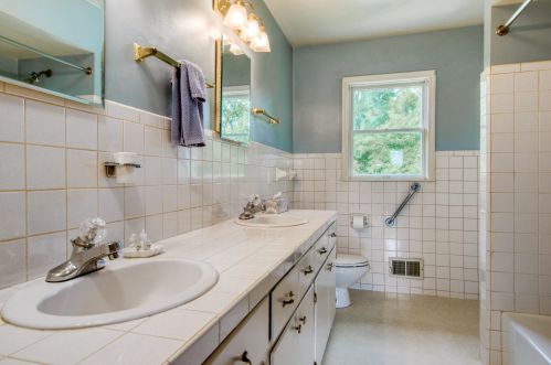 3890 Knapp St, Grand Rapids MI 49525-9602 exterior