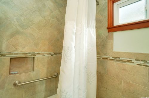 145 Chester St, Valley Stream NY 11580-4210 exterior