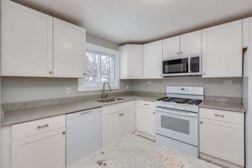 7481 School St, Concord NH  03307-0914 exterior