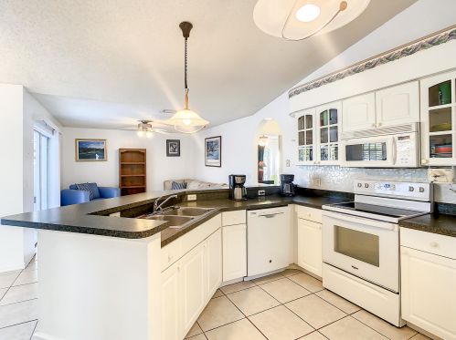 2761 Eagle Dr, Fort Pierce FL 34984-8919 exterior