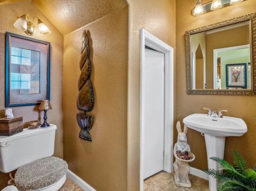 253 Marsalla Dr, Folsom CA 95630-7201 exterior