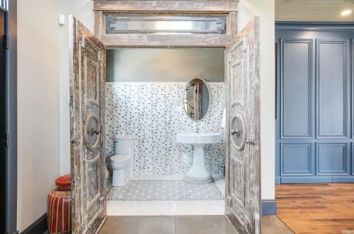 221 Mishawaka Ave, Mishawaka IN 46545-6015 exterior