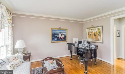 13606 Mt Prospect Dr, Rockville MD 20850-3510 exterior