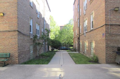 2432 Farragut Ave, Chicago IL  60625-2482 exterior