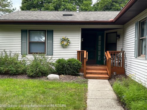 415 Manchester Dr, Dewitt, MI 48820-9517