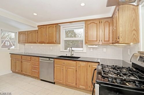 21 Dougal Ave, Livingston NJ  07039-4010 exterior