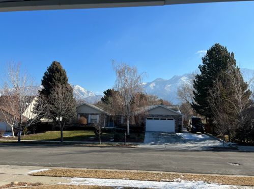 11104 Londonderry Dr, Sandy, UT 84092-5039