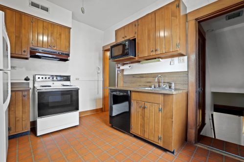 1901 Elmdale Ct, Milwaukee WI 53211-2342 exterior