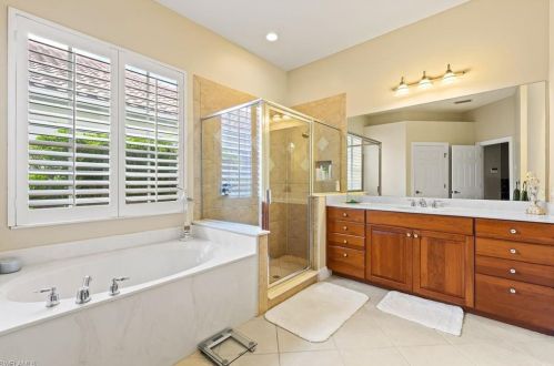 15892 Delaplata Ln, Naples FL 34110-2804 exterior