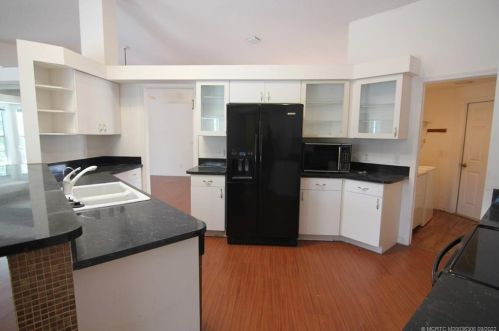 182 Carter Ave, Fort Pierce FL 34983-2901 exterior