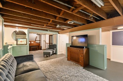 2476 Lefeber Ave, Milwaukee WI 53213-1220 exterior