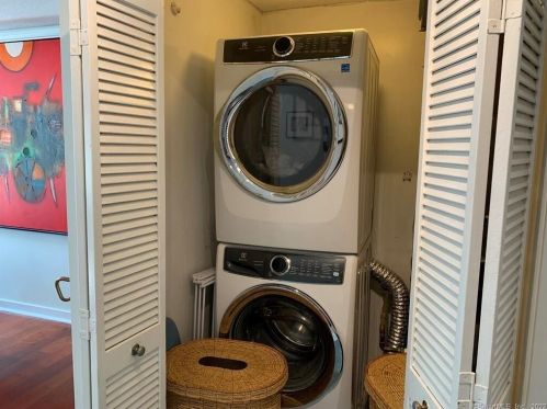 83 Washington St, Norwalk CT 06854-3049 exterior