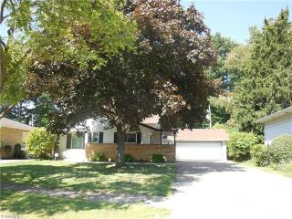 19210 Davinwood Dr, Cleveland, OH 44135-1012