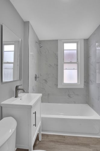 9329 Luella Ave, Chicago IL 60617-3930 exterior