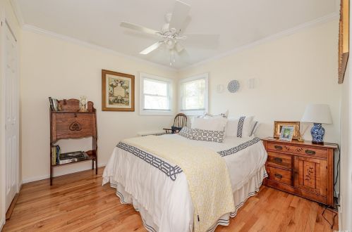 8 Charmian St, Huntington Station NY 11746-3517 exterior