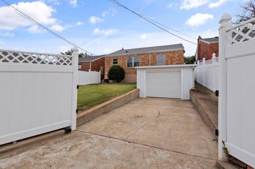 5227 Pernod Ave, Saint Louis MO 63139-1329 exterior