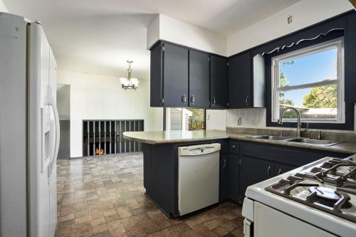 5467 Greenboro Dr, Grand Rapids MI 49508-6044 exterior