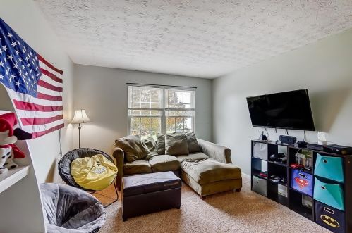 2227 Frst Rdg Dr, Hebron OH 43025-8000 exterior