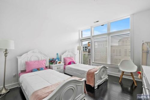 9 Vela Way, Edgewater NJ 07020-1564 exterior