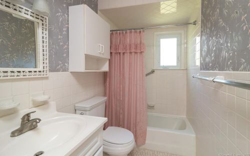 8 Cross St, Greenwich CT 06831-5006 exterior