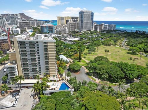 2045 Kalakaua Ave, Honolulu HI  96815-5118 exterior