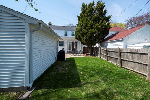 4758 Hollywood Ave, Milwaukee WI 53211-1037 exterior