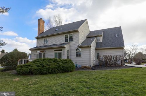 2933 Hearthside Ln, Lancaster PA 17601-1457 exterior