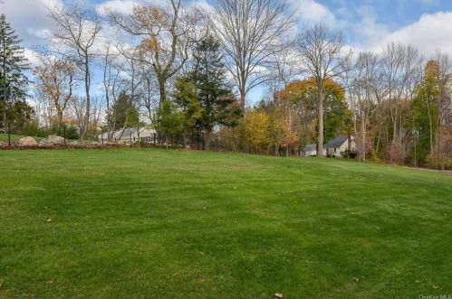 8 Sunset Dr, Armonk, NY 10504-2042