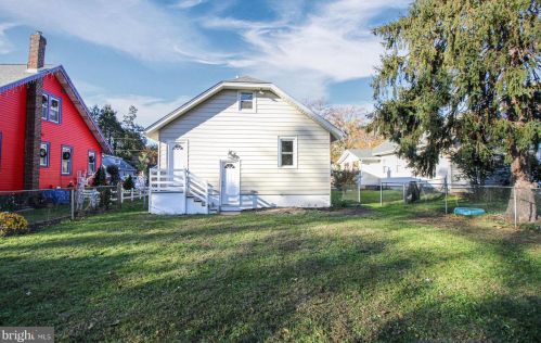 106 Pear St, Palmyra, NJ 08065-2530