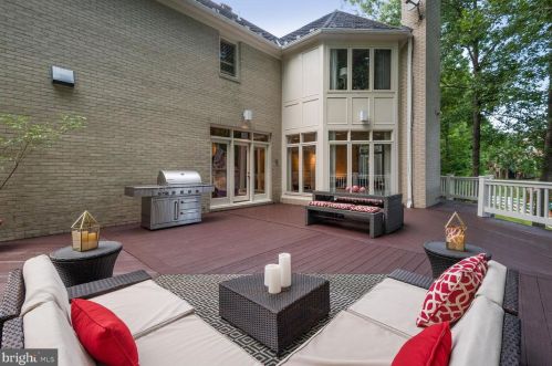 9906 Avenel Farm Dr, Rockville MD 20854-5410 exterior