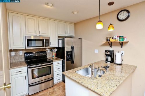 2350 Pleasant Hill Rd, Concord CA  94523-3162 exterior