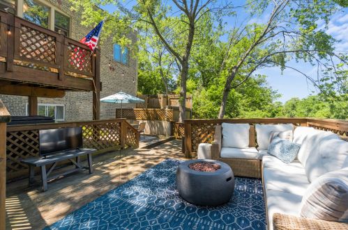 2703 Agatite Ave, Chicago IL 60630-3501 exterior