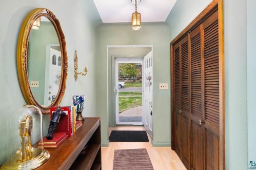 364 Leicester Ave, Duluth, MN 55803-2203