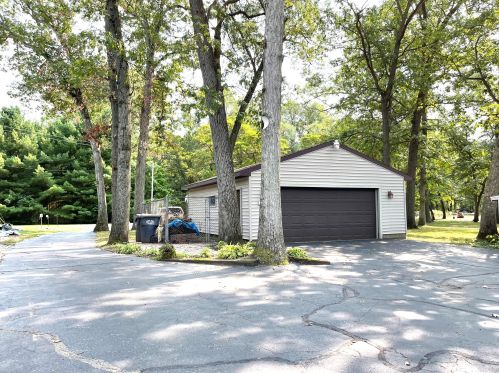 536 Eagle Lake Dr, Kalamazoo MI  49009-9715 exterior