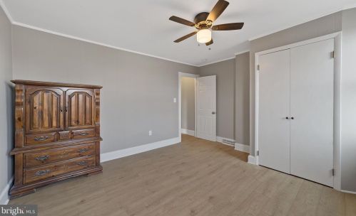 25 Regina Ave, Trenton NJ  08619-2201 exterior