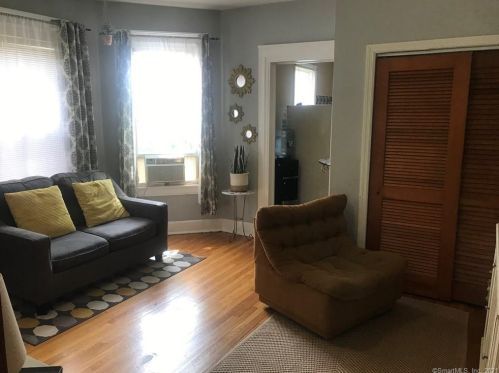 35 Stevens St, Norwalk CT 06850-3805 exterior