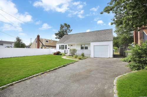 168 Gracie Dr, Babylon, NY 11703-3223