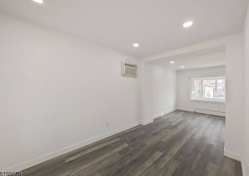 76 Passaic Ave, Paterson NJ  07506-1406 exterior