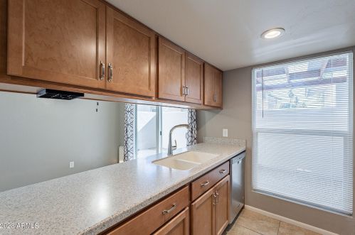 15411 2nd Pl, Phoenix, AZ 85022-3043