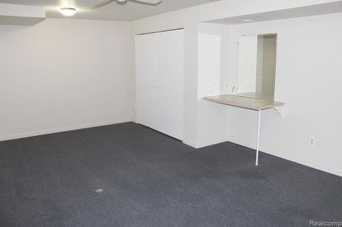 627 Ashley Cir, Rochester MI 48307-4593 exterior