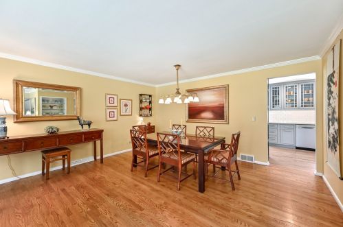 6855 Lk Dr, Milwaukee WI 53217-3622 exterior