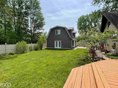 327 Cass St, Standish MI 48658-9229 exterior