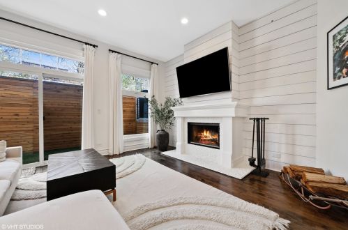 1733 Hoyne Ave, Chicago IL 60647-5541 exterior