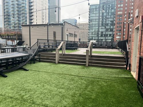 300 Grand Ave, Chicago IL  60654-7871 exterior