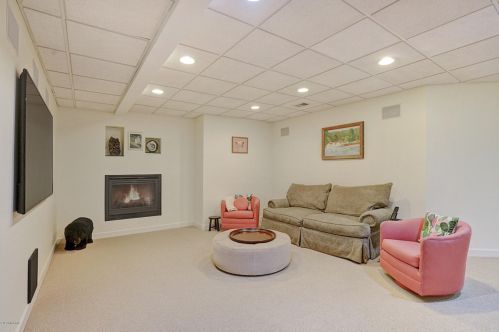 7383 Buccaneer Dr, Grand Rapids MI 49546-9104 exterior