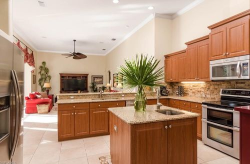 1172 Camelot Cir, Naples FL 34119-1338 exterior