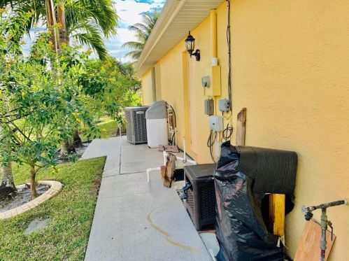 4413 Alsace Ave, Fort Pierce FL 34983-8337 exterior