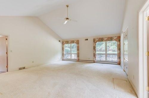 1411 Hollow Tree Dr, Pittsburgh PA 15241-2960 exterior