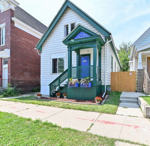 2363 7 St, Milwaukee WI 53212-3227 exterior