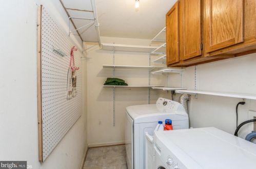 7409 Duddington Dr, Alexandria VA 22315-3847 exterior